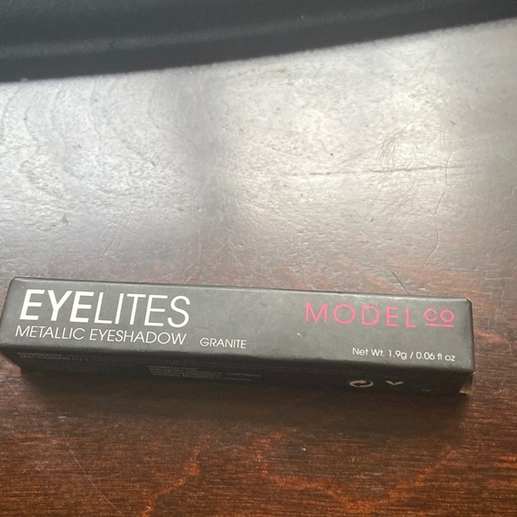 5/$5.00 model  co Eyelites Metallic Eyeshadow dark granite 1.9g - Picture 1 of 2